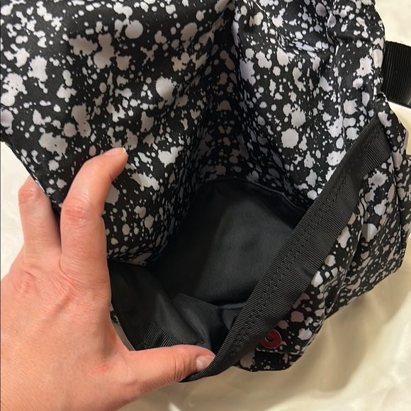 Lululemon waist bag Stylish Black and White Women's Bag - Picture 8 of 10